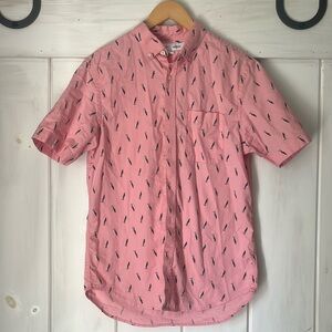 Men’s Old Navy pink bird print button down short sleeve size S slim fit